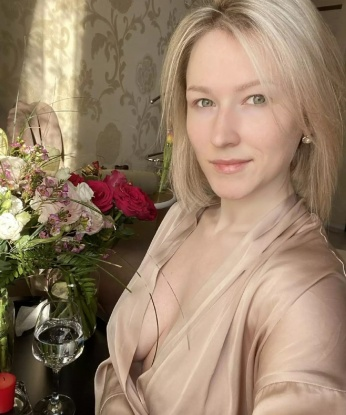Волшебные знакомства, жгучая страсть, нежные ласки - все это ждет вас в Москве. Я создам неповторимую атмосферу океана эмоций, в которой вы сможете погрузиться до самых глубин наслаждения. Страстная, красивая и креативная, я окуну вас в мир фантазий и сексуальных экспериментов. Мои услуги настолько широки, что каждый найдет именно то, что ищет. Оставив заранее свои пожелания, вы получите поистине незабываемый опыт. Смотрите мои фото и читайте отзывы - они говорят сами за себя. Живу в Москве и готова погрузиться в океан удовольствия вместе с вами. 🌟💋💫 Изольда